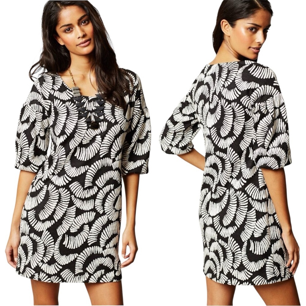 Anthropologie Maeve Black and White Fan Pattern Shift Sleeved Dress 0127